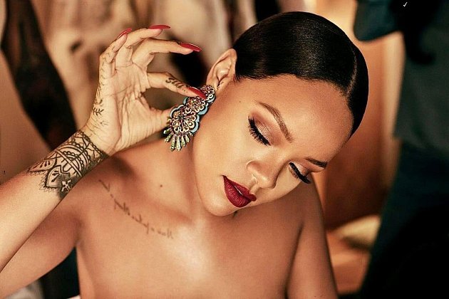 Rihanna má doma celá alba polonahých fotek.