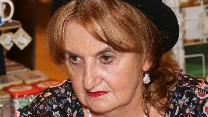 Eva Holubová nazvala Kramára naondulovaným princem z NDR