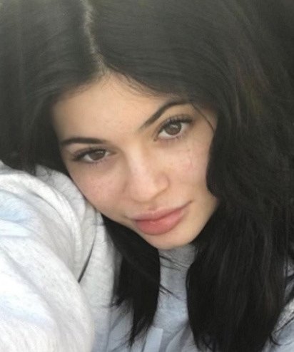 Kylie Jenner si ve svém věku může bez problémů dovolit být nenalíčená