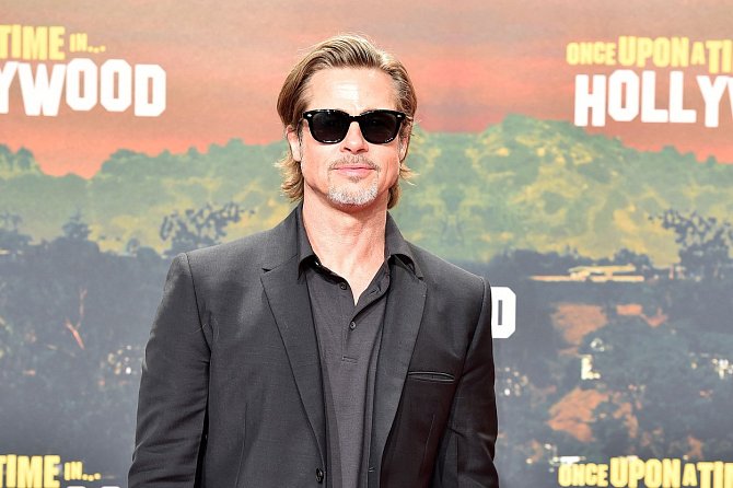 Ani Brad Pitt není žádný svatoušek. Angelina Jolie se o tomto tématu baví nerada - po vší té pozornosti kolem rozvodu a péčí nechce, aby se řešila i její divoká minulost.