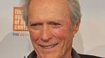 Režisér a herec Clint Eastwood kdysi lidem instaloval do zahrad bazény.