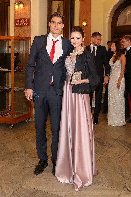 Před téměř rokem se fotbalista oženil se svou dlouholetou přítelkyní Hankou Běhounkovou.