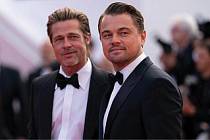 Brad Pitt a Leonardo DiCaprio.