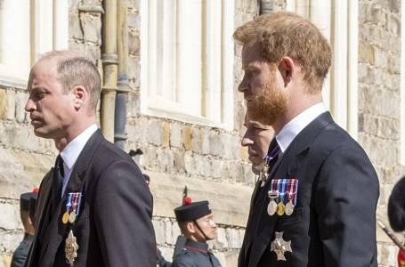 Princ Harry a princ William na pohřbu svého dědečka 
