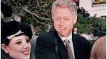 Bill Clinton a Monica Lewinsky udržovali milostný poměr. 
