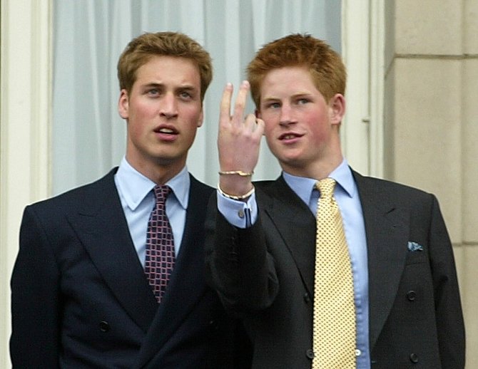 Princ Harry byl vždy za hříšníka, podle mnohých za to mohl ale právě William. 