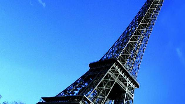 Proslulá Eiffelovka, jedna z mnoha dominant Paříže