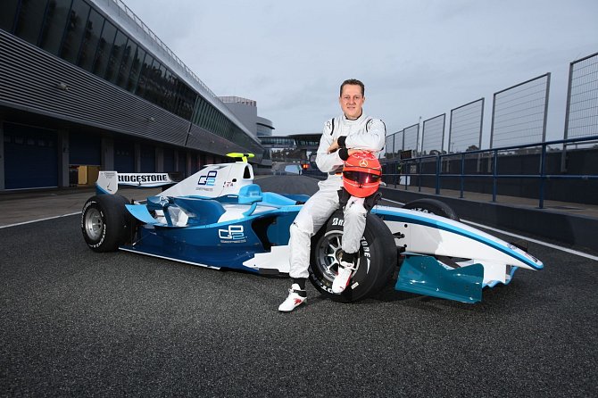Nezbývá než doufat, že se jednou dočkáme doby, kdy Schumacher skutečně začne chodit.