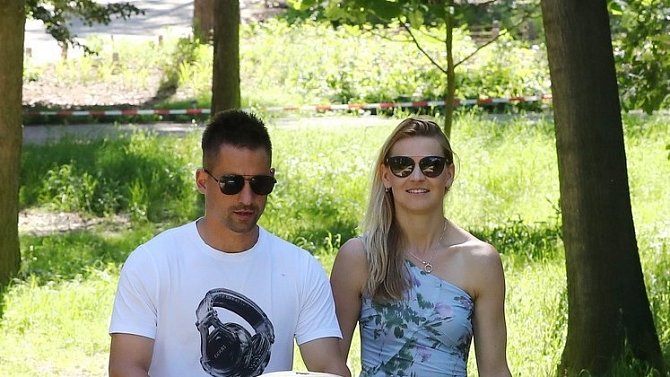 Exmanžel žije ve spokojeném vztahu s bývalou profesionální tenistkou Lucií Šafářovou.