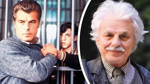 Filmový Corrado Cattani nyní vypadá spíše jako kopie Alberta Einsteina. 