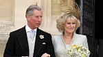 Král Karel III. a Camilla Bowles se nakonec vzali v roce 2005.