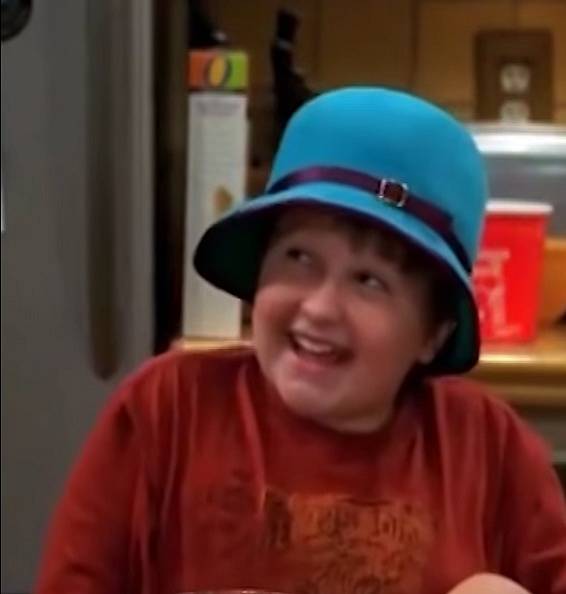 Angus T. Jones z Dva a půl chlapa, tady mu je 10