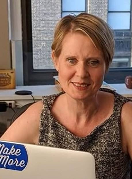 Binkovu chůvu hrála Cynthia Nixon, kterou určitě znáte z mnoha filmů a asi nejvíce ze seriálu Sex ve městě, kde hraje cynickou právničku Mirandu.