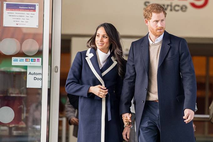 Princ Harry a Meghan Markle se vrátí do Británie.