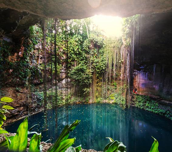 Cenote Ik Kil je nejslavnější a zřejmě nejkrásnější v celém Yucatánu.