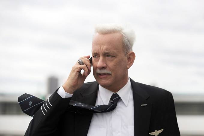 Tom Hanks jako „Sully" Sullenberger ve svém posledním filmu.