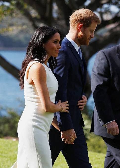 Meghan Markle ukazuje těhotenské bříško