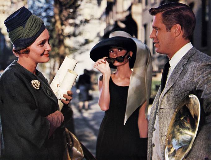 Patricia, Audrey Hepburnová a George Peppard. Hlavní trojka z filmu Snídaně u Tiffanyho (1961).