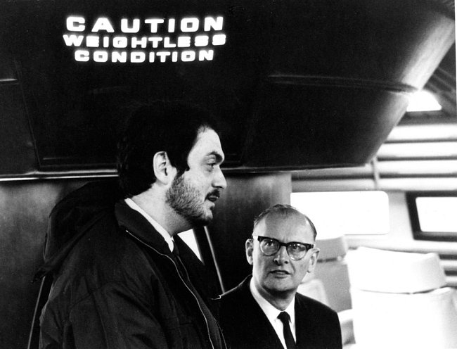 Arthur (vpravo) s režisérem Stnaley Kubrickem při natáčení Vesmírné odysey.