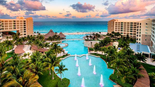 Resorty v Cancúnu se předhánějí v luxusu.