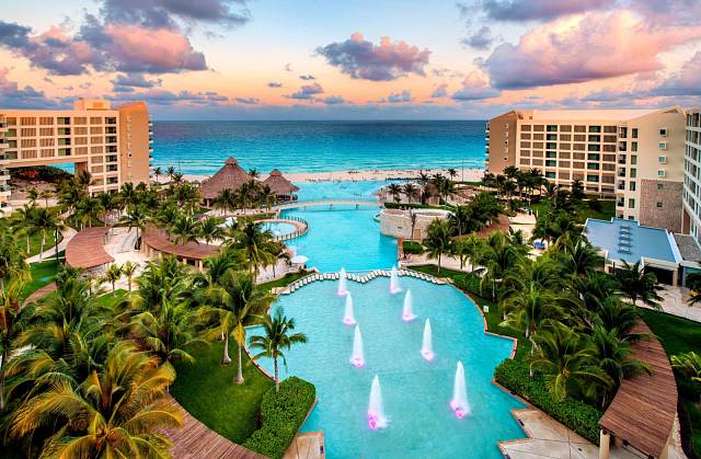 Resorty v Cancúnu se předhánějí v luxusu.