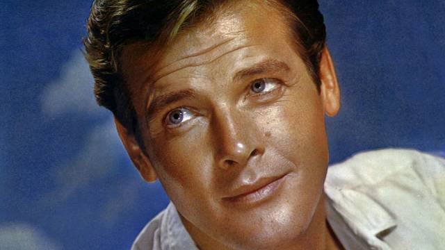 Roger Moore byl pro mnohé jako neohrožený Bond příliš zženštilý. On však stejně jako slavný agent 007 bez žen nevydržel.
