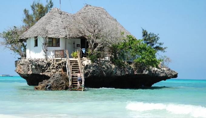 Restaurace The Rock v Zanzibaru, Tanzanie.