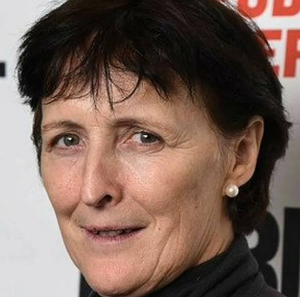 Tetu Petunii hrála Fiona Shaw.