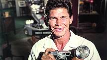 V roce 1958 měl vlastní televizní seriál Muž s fotoaparátem.