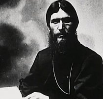 Rasputin při motlitbě.