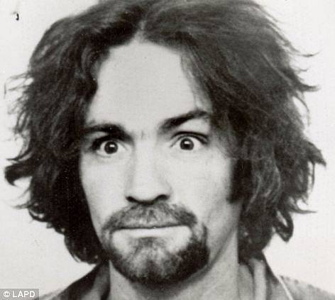 Charles Manson stále sedí ve vězení.