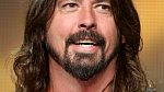 Dave Grohl je známý nejen jako frontman kapely Foo Fighters, ale také jako bývalý bubeník Nirvany.