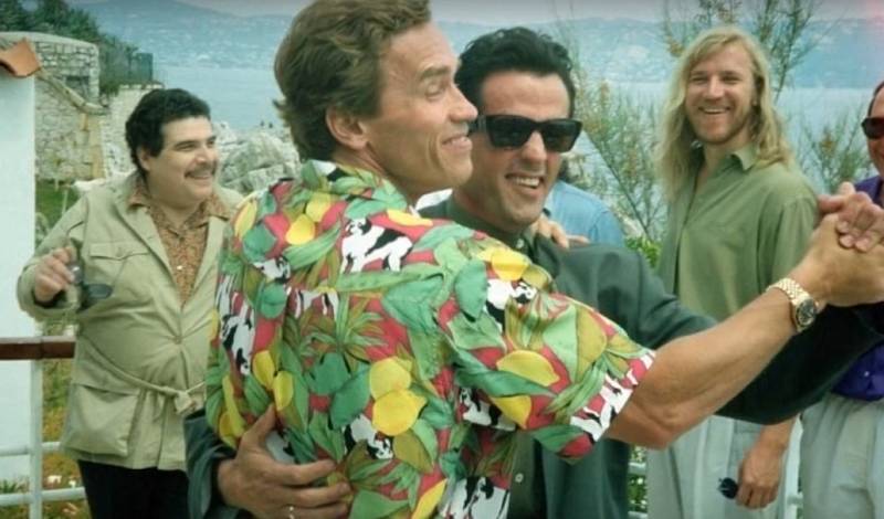 Arnold Schwarzenegger tančí se Sylvesterem Stallonem