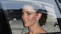 Kate Middleton umí nosit i ty nejluxusnější klenoty s přirozenou elegancí.