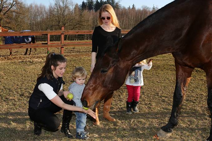 Monika Zoubková a Jana Bernášková u koní