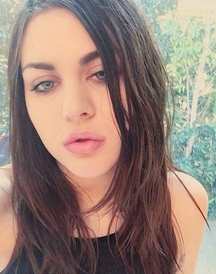 Frances Bean Cobain dnes, ani podobu s maminkou Courtney Love nezapře