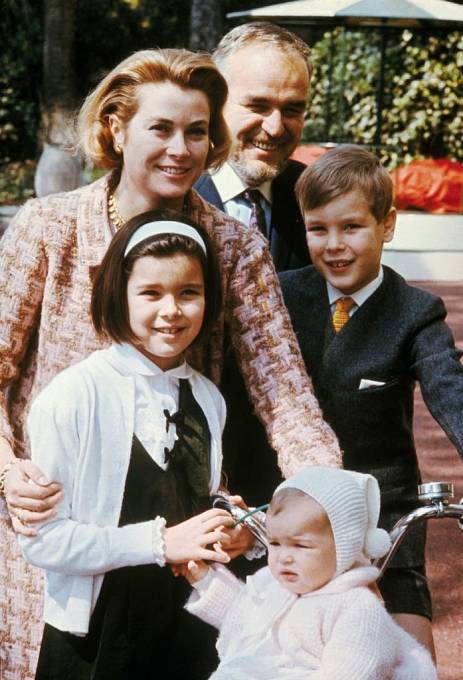 Grace s manželem, dcerou Stefanií a synem Albertem.