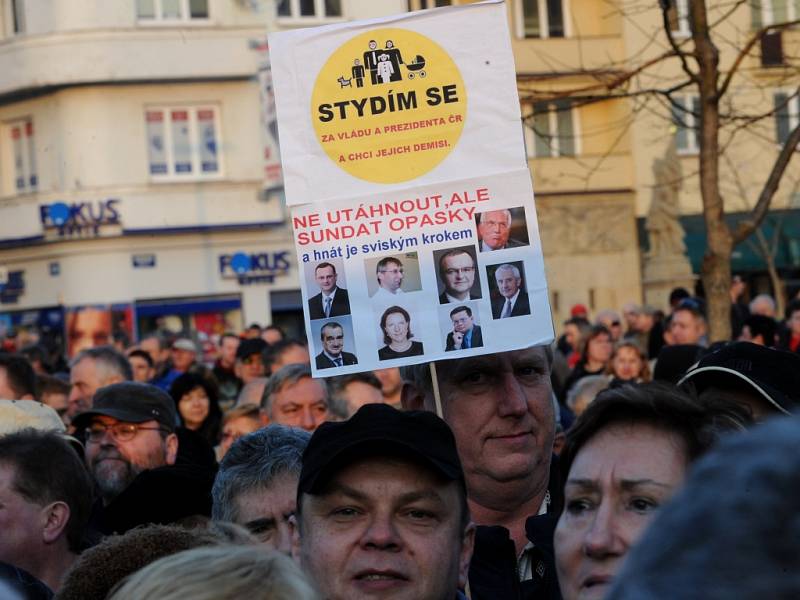 Svůj nesouhlasný názor se současnou politikou přišli vyjádřit i lidé v Ostravě.