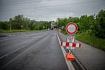 Ranní situace hned první den uzavírky mostu přes řeku Odru v Ostravě-Přívoze a jeho okolí, 31. května 2021.