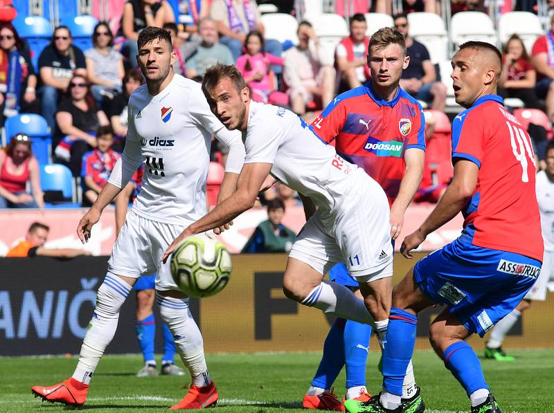 Patrizio Stronati a Kuzmanovič Nemanja - Utkání 5. kola nádstavby první fotbalové ligy FORTUNA:LIGA, skupina o titul: FC Viktoria Plzeň - FC Baník Ostrava, 26. května 2019 v Plzni.