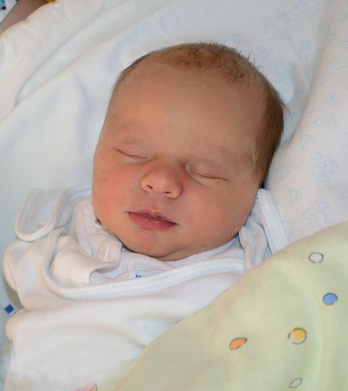 Lucie Štrauchová,11. 12. 2015   3400 g, 48 cm, Havířov