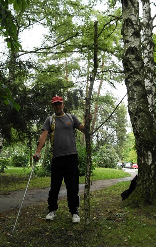 Pozůstatky poslední bouřky s průtrží mračen v pátém obvodě v Porubě. 