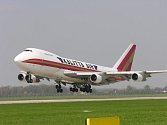 Nákladní letoun Boeing 747 na ostravském letišti v Mošnově