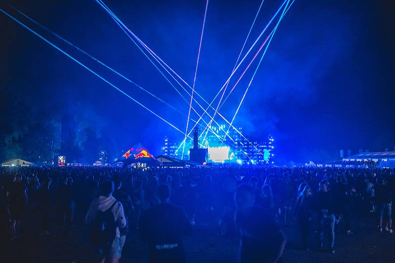 Největší festival taneční hudby v srdci Evropy Beats For Love. 2. července 2022 v Ostravě - Dolní oblasti Vítkovic.