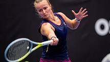 Tenisový turnaj žen WTA Agel Open 2022, 4. října 2022, Ostrava. Shelby Rogersová (USA) - Barbora Krejčíková (ČR) (na snímku).