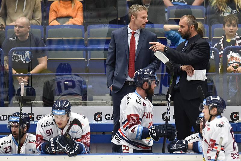 Utkání 10. kola hokejové extraligy: HC Vítkovice Ridera - HC Kometa Brno, 14. října 2018 v Ostravě. Na snímku trenér Vítkovic Jakub Petr a asistent trenéra Vítkovic Pavel Trnka