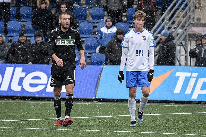 Zimní utkání Tipsport ligy, FC Baník Ostrava - MFK Karviná, 6. ledna 2022 v Ostravě. (vpravo) Matyáš Bitta.