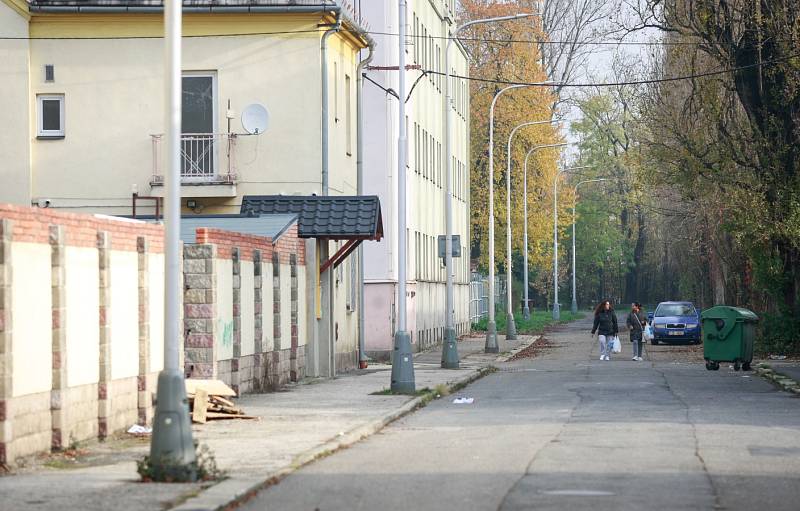 Takzvaný zadní Přívoz patří mezi místa, kam běžný člověk raději nezavítá. Důvod? Sociální složení místních obyvatel . 