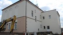 Rekonstruovaná základní škola ve Zbyslavicích.