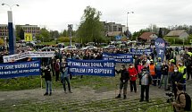 Ilustrační snímek. Protestní mítink před hlavní branou podniku LIBERTY Ostrava v městské části Kunčice ve středu 5. května 2021.
